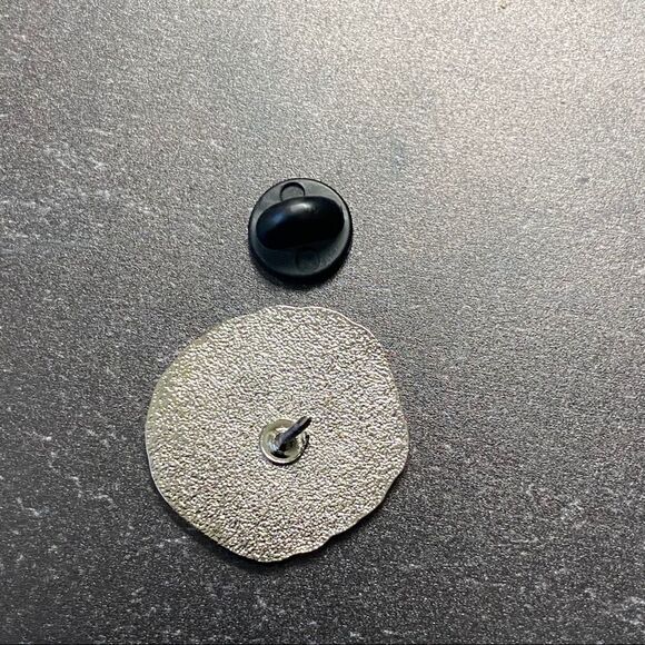 Jack Skull Enamel Pin/ Brooch - Picture 5 of 7